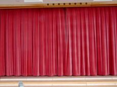 curtain100203.jpg