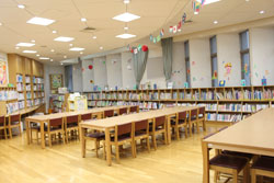 峡田小の学校図書館